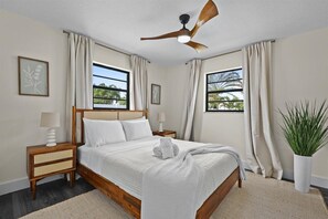 3 bedrooms, travel cot, free WiFi, bed sheets - Palm Blanc- Modern Retreat • Pool • Firepit (West Palm Beach)