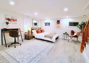 Iron/ironing board, WiFi, bed sheets - Studio Not Far from Capitol Hill, Walk to METRO (Washington)