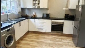 Unclassified image, 2 of 11, button - Experience comfort & luxury in this stylish villa  in Area 10, lilongwe (Lilongwe)