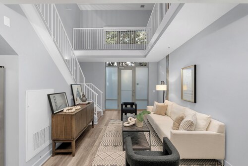 MODERN DOWNTOWN SAN JOSE CONDO, IDEAL FOR MONTHLY AND EXTENDED STAYS