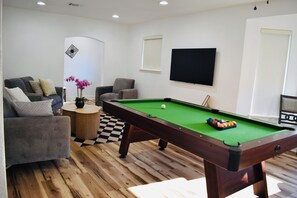 Game room - The All-In Entertainment House (San Antonio)