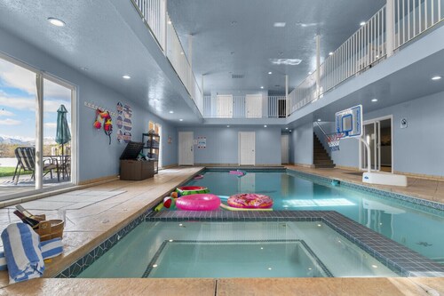 Luxe Draper Retreat w/ Pool, Sauna & Theater!