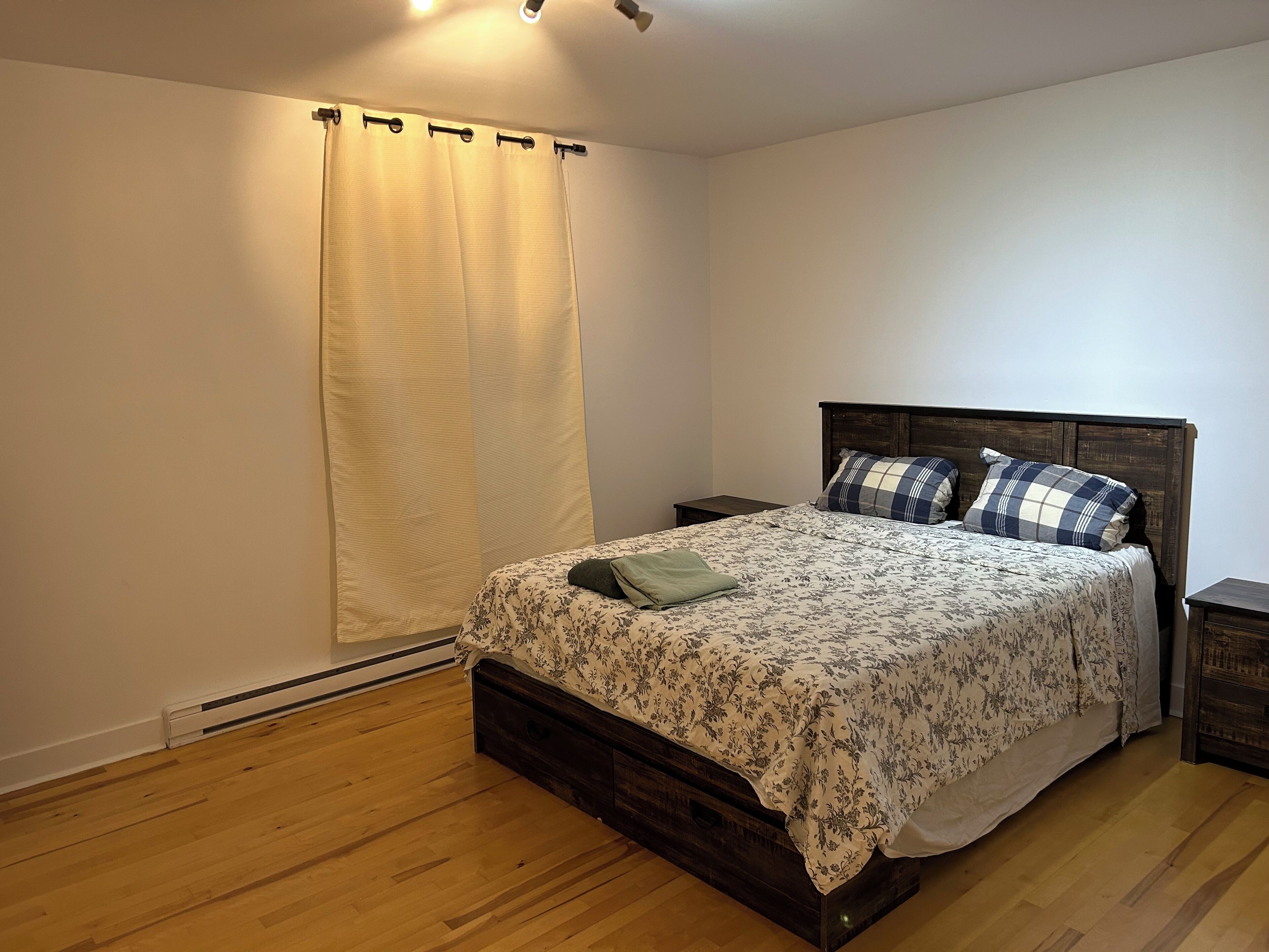 2 bedrooms, iron/ironing board, Internet, bed sheets