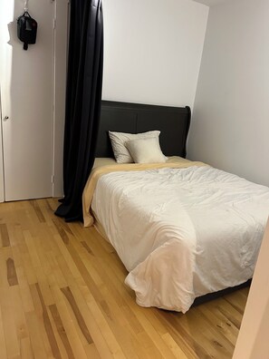 2 bedrooms, iron/ironing board, Internet, bed sheets - Open Air Condo! EV Charging Station! Private courtyard, 10-minute casino (chateauguay)