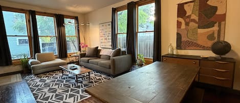 Una Smart TV, libros