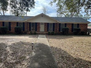 Exterior - 2br Albany Corporate Comfort (Albany)
