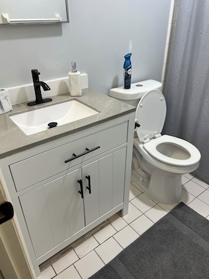 Handtücher, Seife, Toilettenpapier