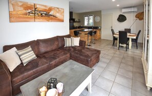 TV - Maison avec piscine privée (Mazan)