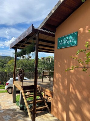 Property grounds - Chalet with hot tub: water directly from the Bridal Veil Waterfall heated to 40°C. (Santana do Riacho)