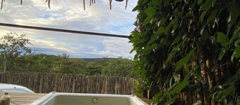 Chalet with hot tub: water directly from the Bridal Veil Waterfall heated to 40°C.