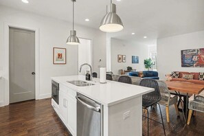 Interior - 2 Modern Townhomes w Rooftop Views Near Broadway! (Nashville)