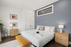 4 habitaciones, escritorio, tabla de planchar con plancha y wifi 