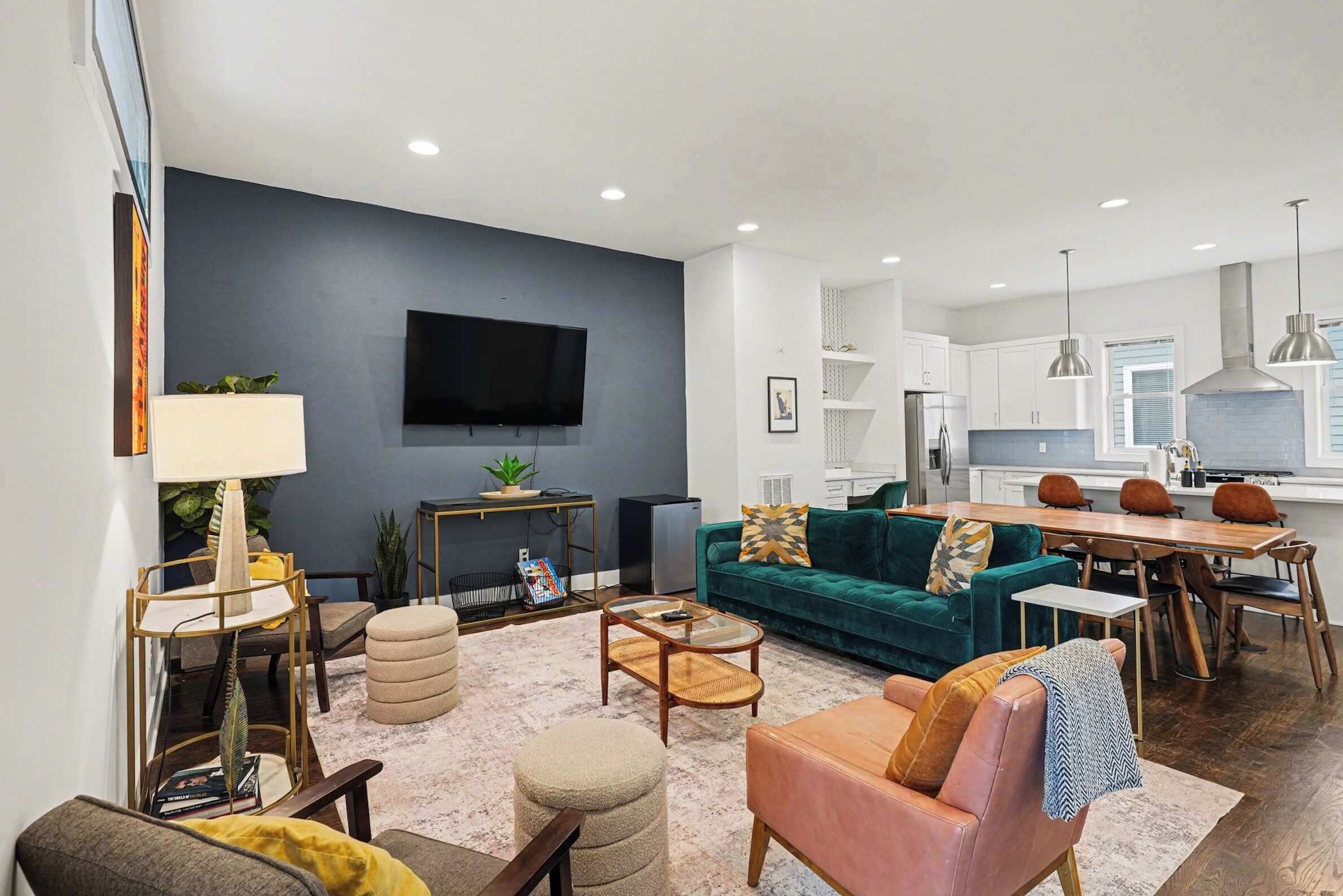 Una televisión, videojuegos, una oficina