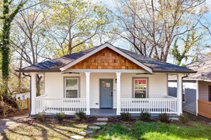 Exterior - Charming 3 BDR Bungalow - Prime DT ATL Location! (Atlanta)