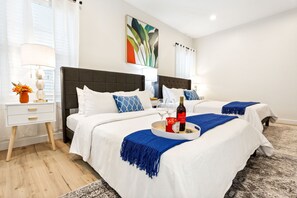 Iron/ironing board, Internet, bed sheets - Charming 3 BDR Bungalow - Prime DT ATL Location! (Atlanta)