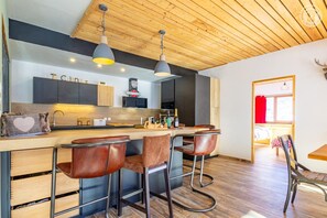 Fridge, microwave, oven, stovetop - L'annexe Des Chalets De L'armera (VALMEINIER)