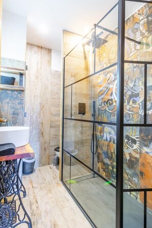 Suihku, hiustenkuivaaja