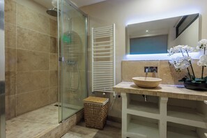 Shower, towels - Maison Flammarion - Welkeys (Avignon)