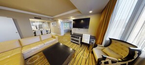 Living area - 4-bedroom Resort in perfect Las Vegas, walking access to the Convention Center. (Las Vegas)