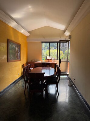 Luksushuoneisto, kaupunkinäköala, torni | Ruokasali