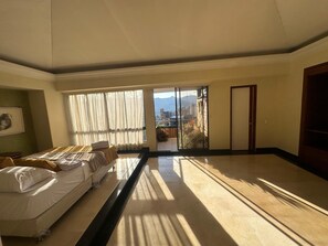 Luxury Apartment, City View, Tower | Desk, laptop workspace, free WiFi - PENTHOUSE RIO CLARO 1002 (Medellín)