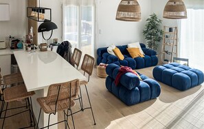 Interior - Nice home in La Seyne-Sur-Mer (La Seyne-Sur-Mer)