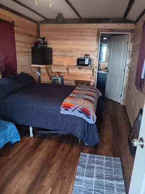 Iron/ironing board, WiFi, bed sheets - Sinopah #5 (East Glacier Park)