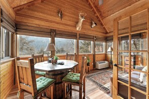 Dining - Cozy 2-Bedroom Cabin at Stonebridge Resort | Minutes to Silver Dollar City (Branson West)