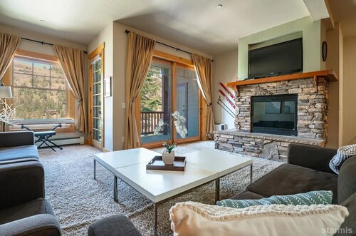 Ski In/Ski Out 3-Bedroom Basecamp in the Heart of Kirkwood - Timber Ridge