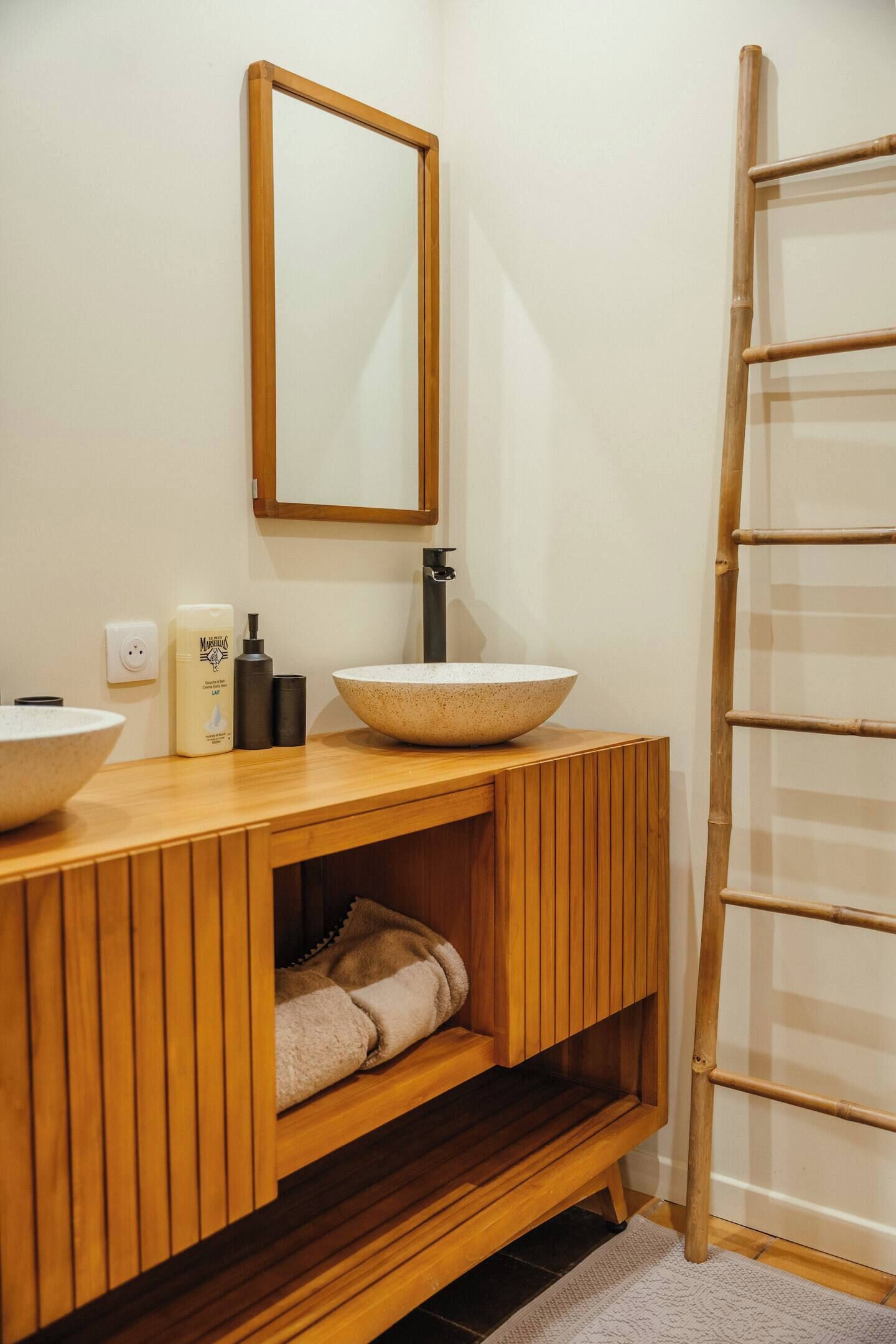 Shower, hair dryer, towels, toilet paper