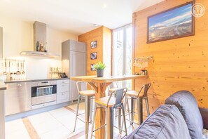 Fridge, microwave, oven, stovetop - AU FIL DE L'EAU - SAINT PIERRE D'ALBIGNY (SAINT PIERRE D'ALBIGNY)