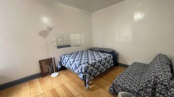 Iron/ironing board, WiFi, bed sheets