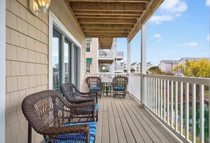Property grounds - Rising Tide by Brunswick Vacation Rentals: 4BR w/ Deck & Views, Near the Ocean! (Ocean Isle Beach)