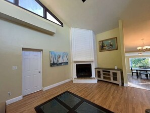 Interior - Peaceful and serene spacious unit in beautiful pine island on tropical 3 acres (Saint James City)