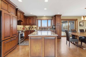 Fridge, microwave, oven, stovetop - Canyon View Home on 5 Acres | Pickleball Court + Views (Hailey)