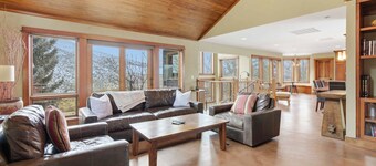 Canyon View Home on 5 Acres | Pickleball Court + Views