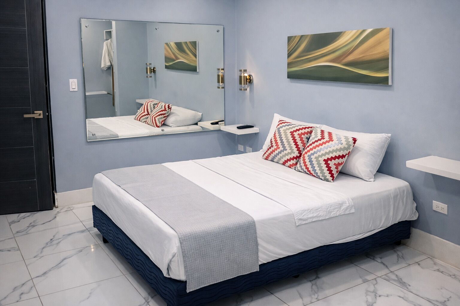 Rumah Klasik | Tirai kedap cahaya, setrika/meja setrika, dan Wi-Fi gratis