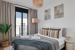 3 habitaciones, tabla de planchar con plancha, wifi y ropa de cama 