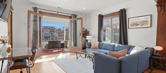 Top Floor 2-Bedroom Apartment Near Everything In Salt Lake City