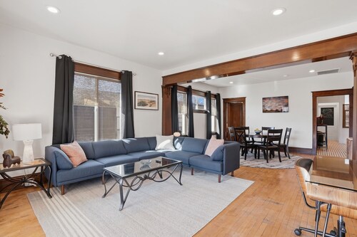 Top Floor 2-Bedroom Apartment Near Everything In Salt Lake City