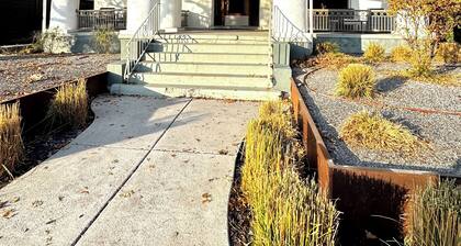 Top Floor 2-Bedroom Apartment Near Everything In Salt Lake City