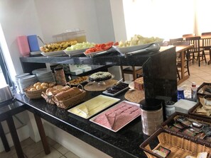 Free daily buffet breakfast 