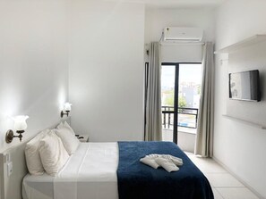 Classic Twin Room | In-room safe, desk, laptop workspace, blackout curtains - Hotel beach canasvieras (Florianópolis)