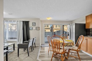 Interior - Beautiful & Cozy Guest Suite in Northwest Calgary (Calgary)