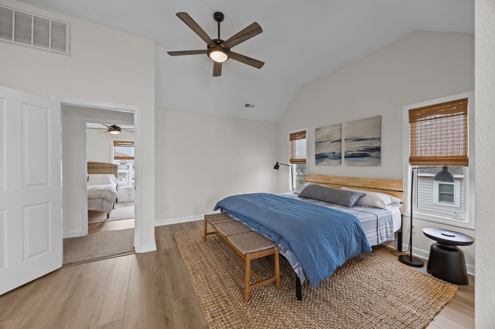 4 camere, una scrivania, ferro/asse da stiro, culla da viaggio