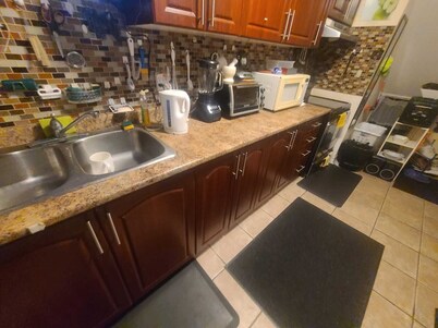 Private room in the Heart of Brampton