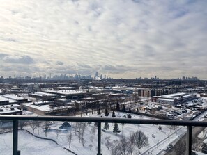 Property grounds - City View Toronto Condo/Leaside (Toronto)