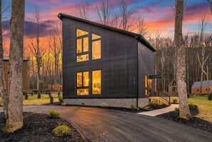 Exterior - Pickleball~Heated Pool/Sauna~Pet~Firepit~Smokies (Pittman Center)