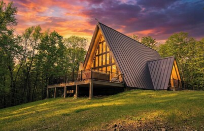 Cozy Winter Nest ~ Sauna ~ Hot tub ~ Movies ~ Games ~ 60mi ~ NYC