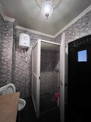 Serviettes fournies, savon, papier toilette